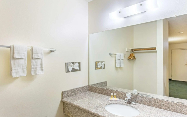 Days Inn by Wyndham Mesa East