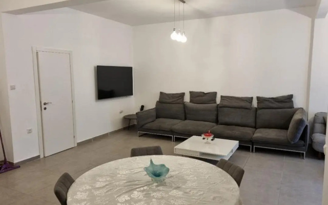 Apt heart tlv arnon 50 mt from sea