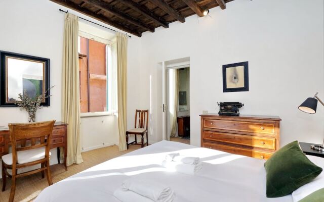 Trevi Charming Apartment