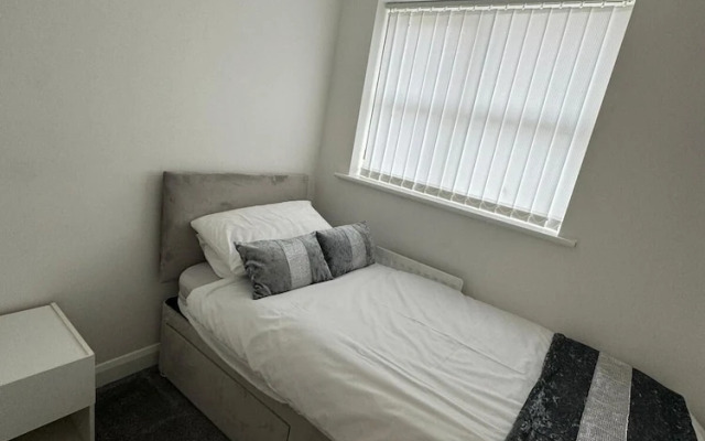 Home Sleeps5-netflix-parkg-near City Center/etihad