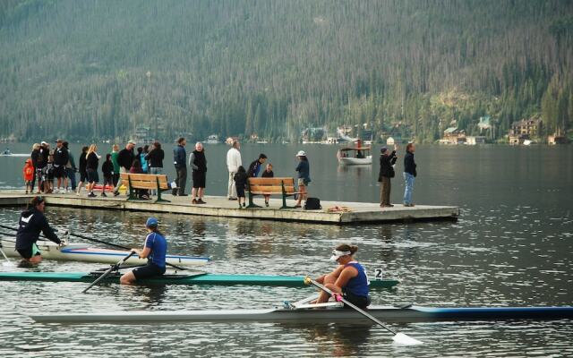 Western Riviera Lakeside Lodging