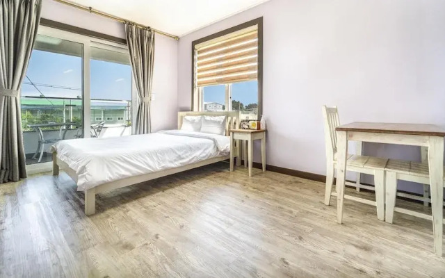 Seogwipo Myhalftime Pension