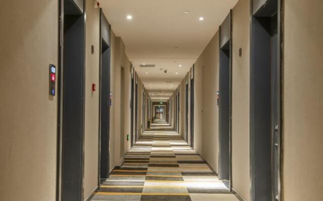 Shell Hotel Zhengzhou East High-Speed Railway Station Zhengdong Commerical Center