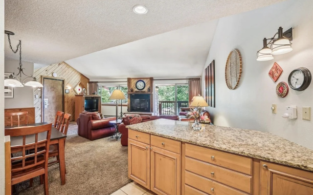 Pine Ridge 11e 2 Bedroom Condo