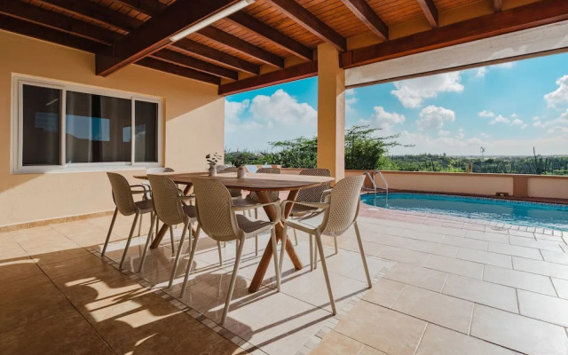 5 Bedroom Villa With Amazing View of Aruba Nature