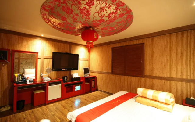 Hera Hotel