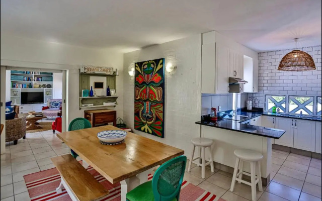 32 Akrotiri - Families only