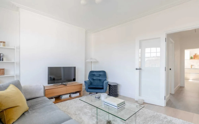 Sleek Scandi-inspired 2BD Flat, Fulham