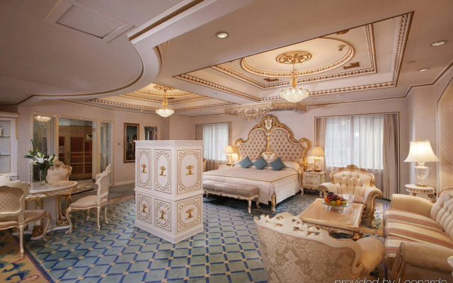 Renaissance Shenzhen Luohu Hotel