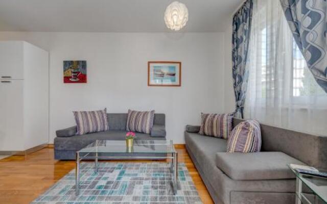 LCT Beacfront apartment ZS