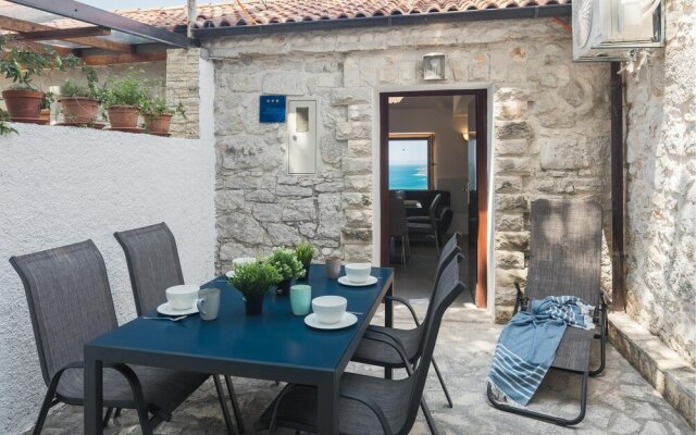 Nice Home in Vrsar With Wifi and 2 Bedrooms