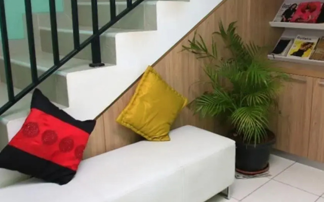 RedDoorz Karet Pedurenan