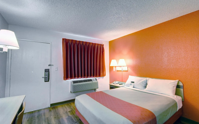 Motel 6 La Mesa, CA - San Diego
