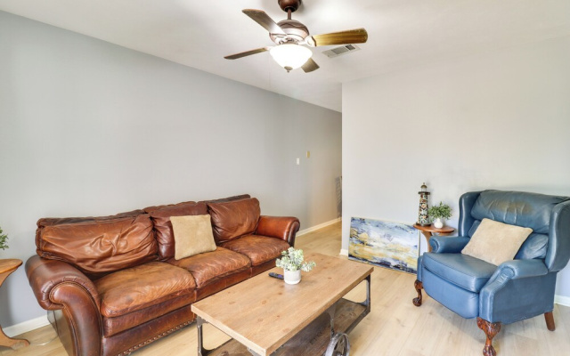 Walk to Eats & Entertainment: Home in Brookhaven