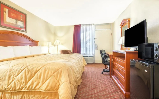 Days Inn by Wyndham Shorter