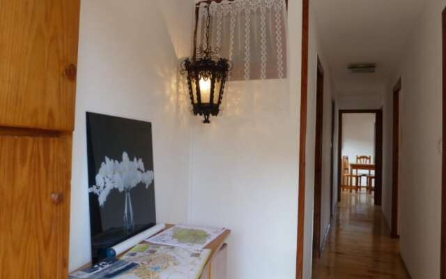 Apartment With 2 Bedrooms in Alp, With Balcony - 8 km From the Slopes