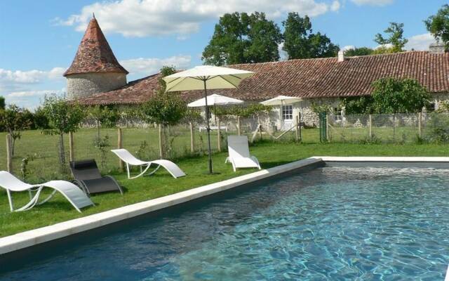 Chambres dHôtes et Gîtes du Château de Clauzuroux