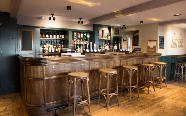 Crown and Cushion Appleby