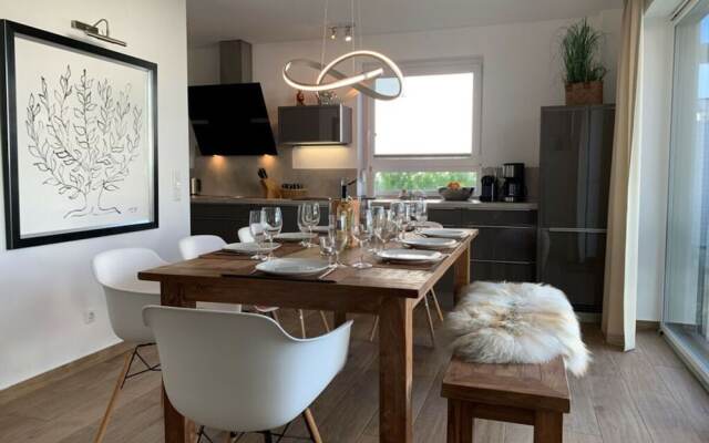 Haus Seeblick Modern Retreat