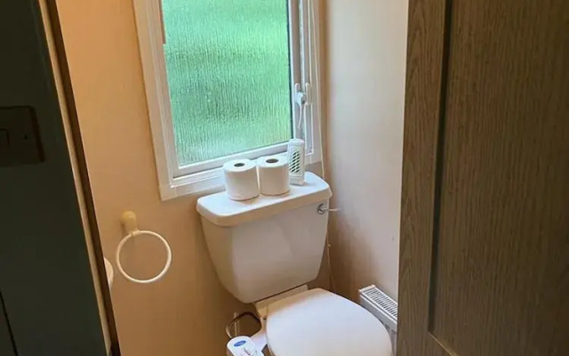 Spacious 2 bed Holiday Home Entertainment on Site