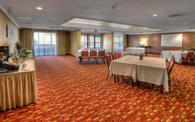 Courtyard by Marriott Burlington