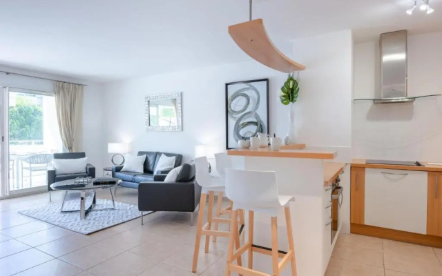 Stylish 2-bedroom apartment in an upscale residence building