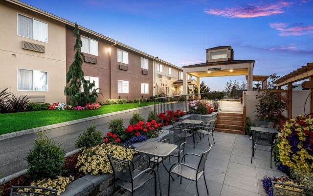 Days Inn and Suites Sequim