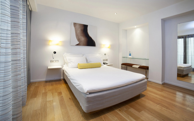 Petit Palace Hotel Tres