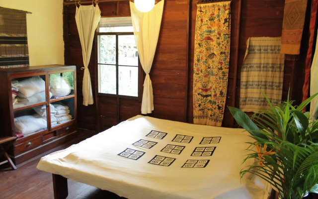 Thai Teak House Garden Homestay