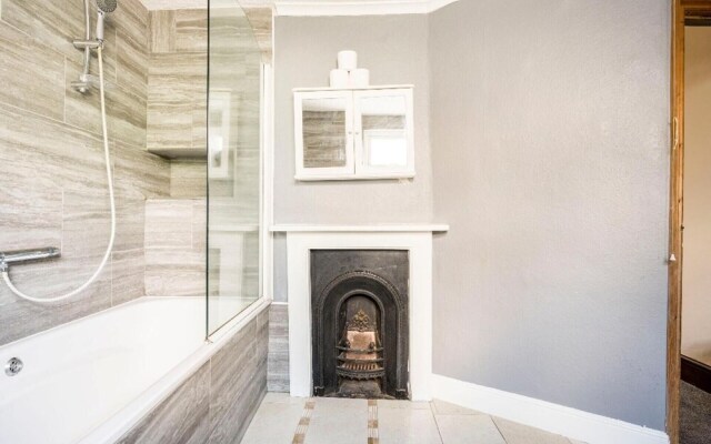 Maidstone - Sleeps 6 - Parking - Garden - 96ws