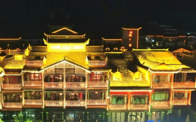 Xueqingji Yunlu River View Homestay