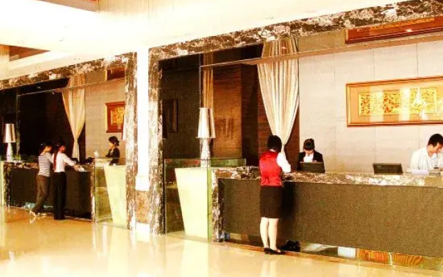 Yinglun Holiday Hotel