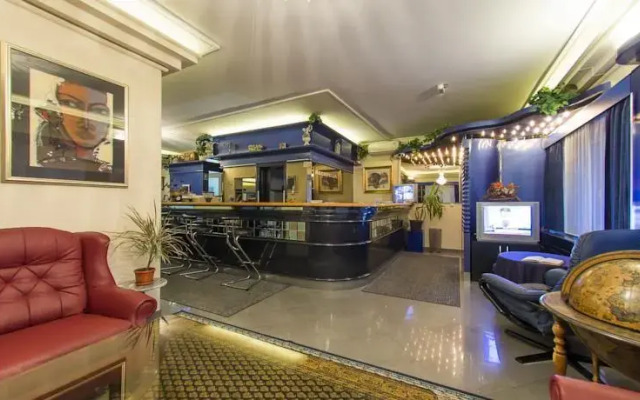 Royal Hotel