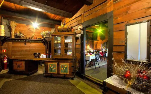 Zajazd-Camping-Skansen Pastewnik