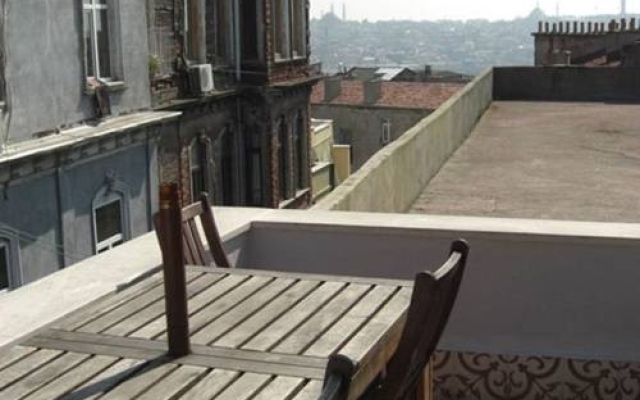 The House Apart Tünel