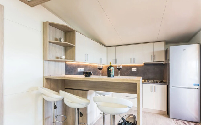 Mobile Home Rock Rose 2