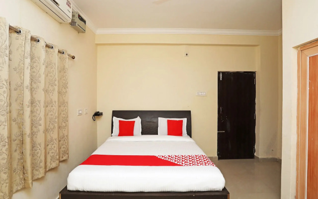 OYO 16821 Hotel Senapati Palace