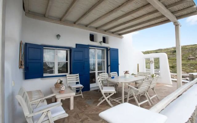 Anemoessa House