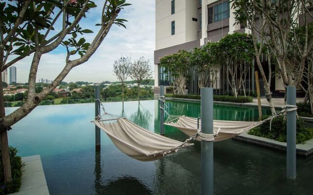 Dashing 1BR Next To Surian MRT 31