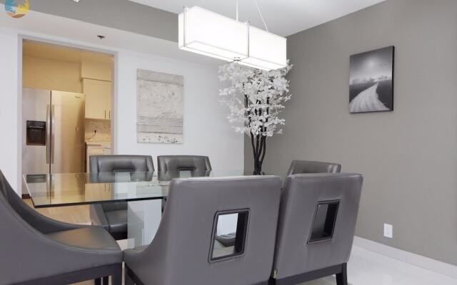 Alexander 1121 3 Bedroom Apts by RedAwning