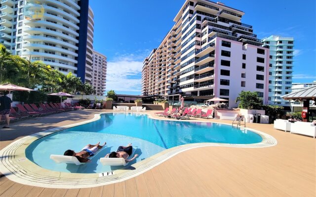 Alexander 1001 3 Bedroom Apts by RedAwning