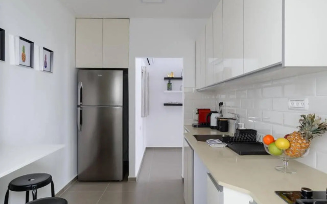 Botiuqe apartment . 100 meters from the beach