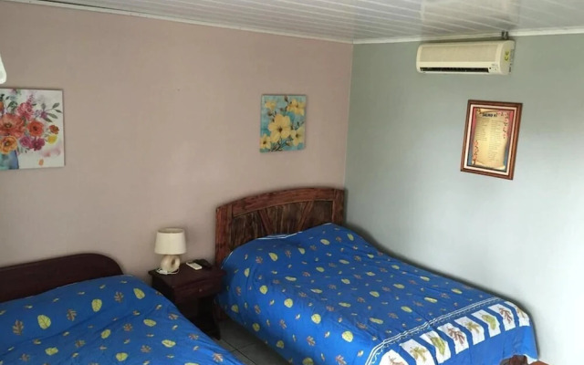 Hotel Vale's