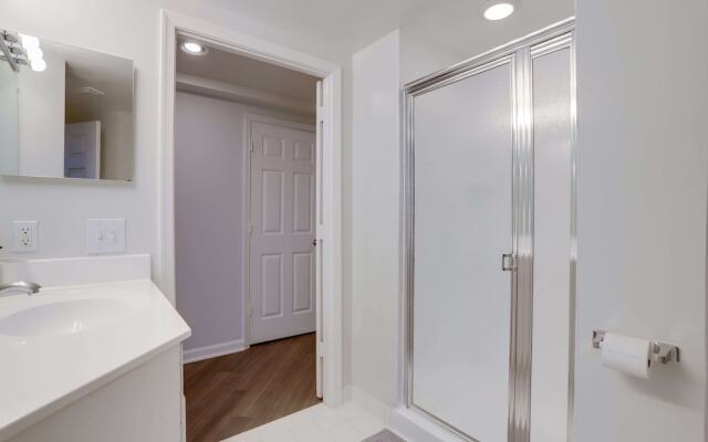 Fantastic Apt with City View at Ballston