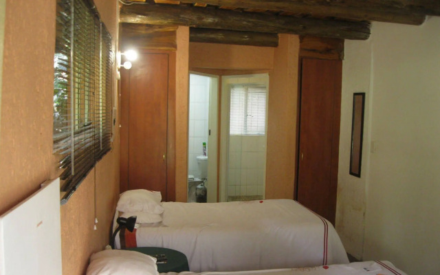 TreeTops & Treats Guest House