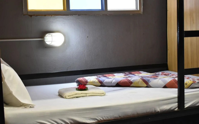 Harbor Hostel - Adults Only