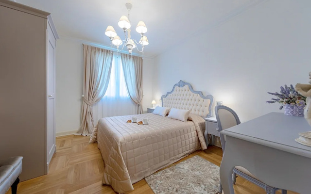 Luxury Lakefront Catullo with pool