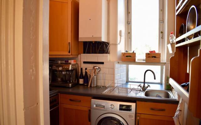 2 Bedroom Traditional Edinburgh Flat