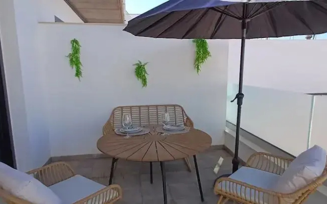 Central Riverside Apartment for Couple