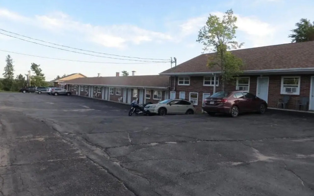 Fundy Line Motel